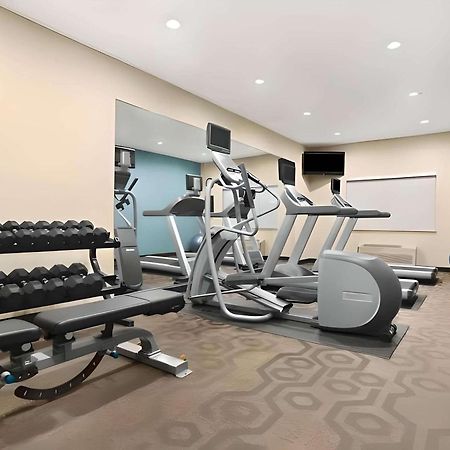 Dubuque Inn & Suites Екстериор снимка