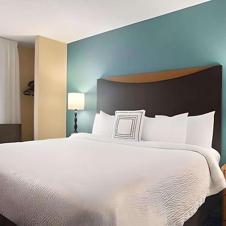 Dubuque Inn & Suites Екстериор снимка