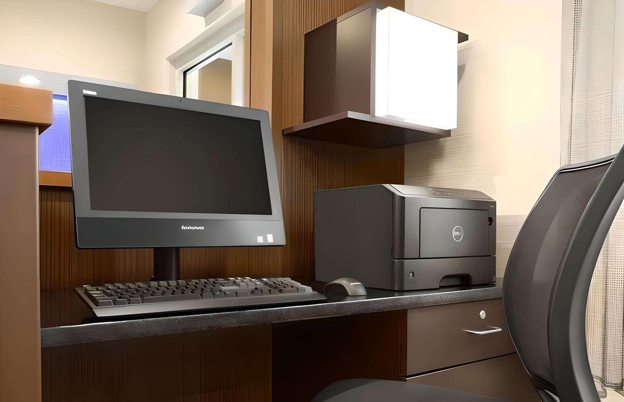 Dubuque Inn & Suites Екстериор снимка