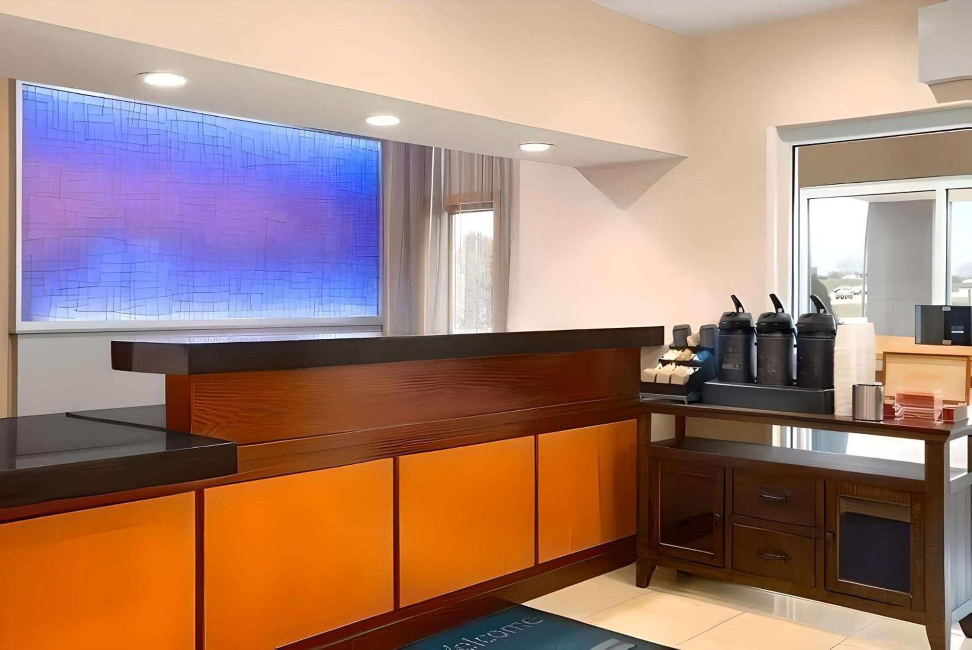Dubuque Inn & Suites Екстериор снимка
