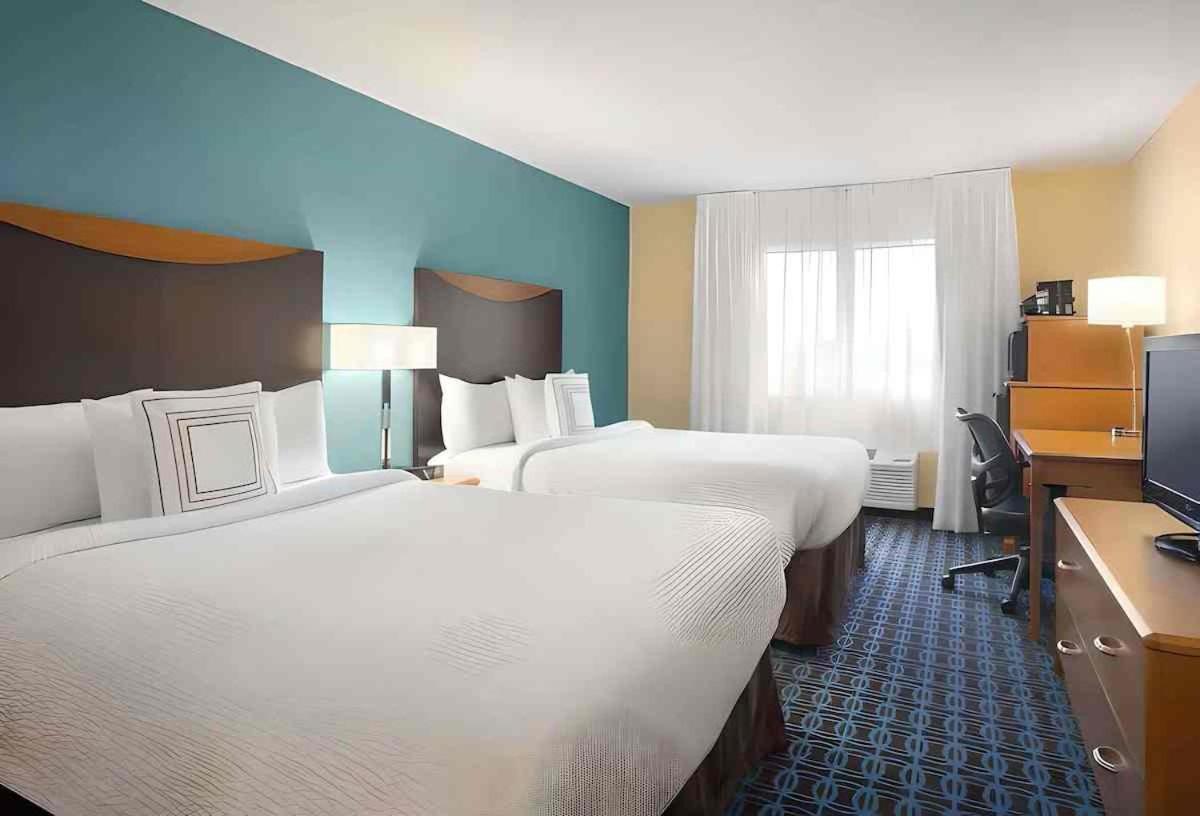 Dubuque Inn & Suites Екстериор снимка