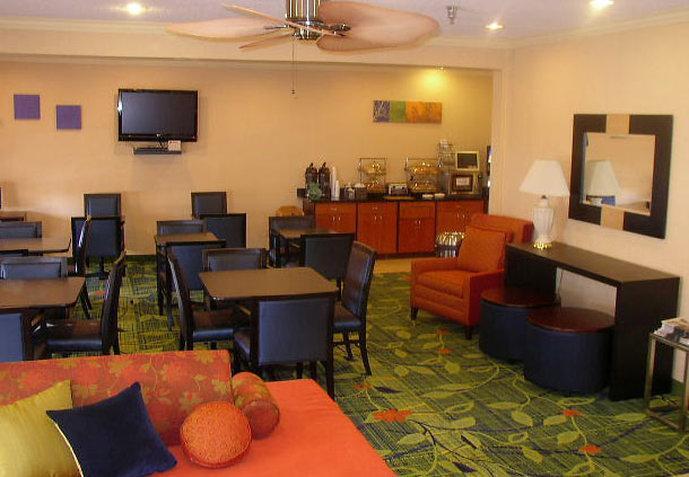Dubuque Inn & Suites Екстериор снимка