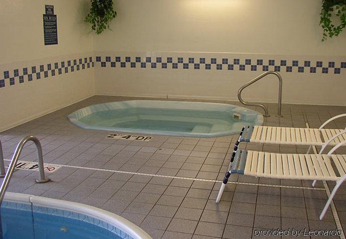 Dubuque Inn & Suites Екстериор снимка