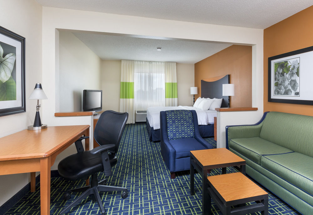 Dubuque Inn & Suites Екстериор снимка