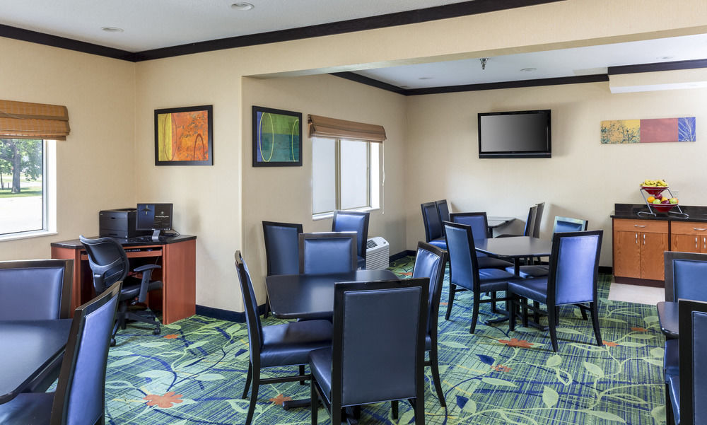Dubuque Inn & Suites Екстериор снимка
